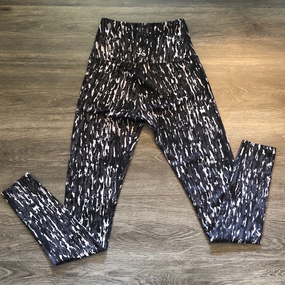 Beyond Yoga Leggings - Picture 5 of 5